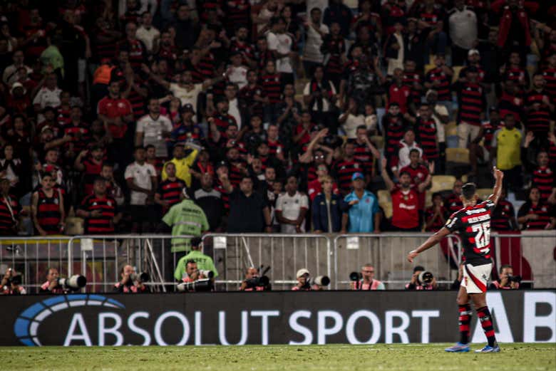 Entradas para un partido del Flamengo en el Maracaná + Transporte