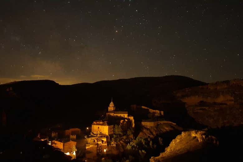 Tour nocturno por Albarracín con observación de estrellas