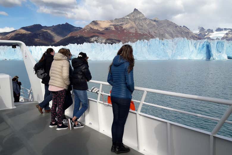 Paseo en barco por la cara norte del glaciar Perito Moreno
