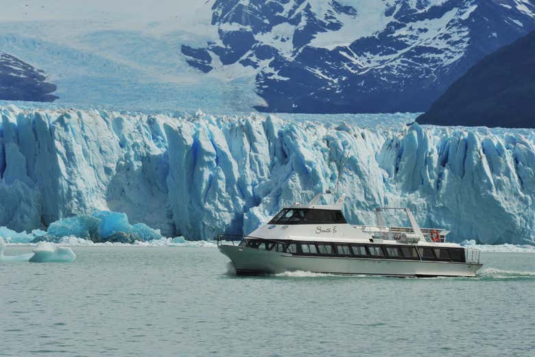 Paseo en barco por la cara norte del glaciar Perito Moreno