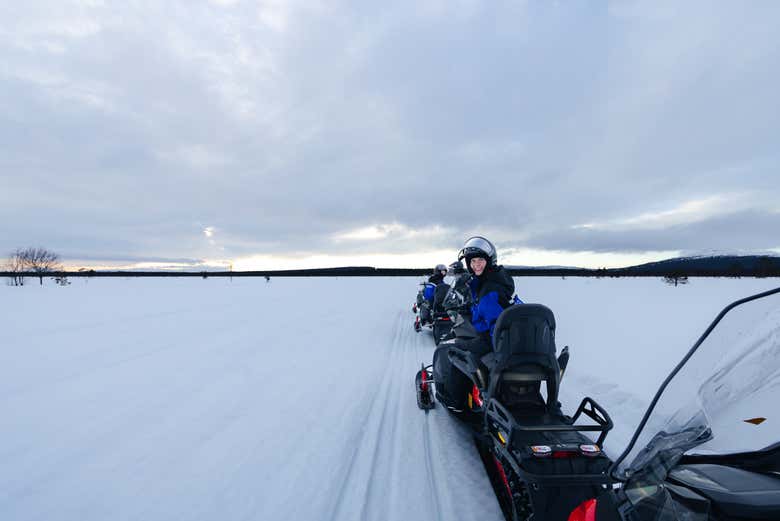 Paseo en moto de nieve por Levi