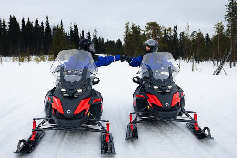 Paseo en moto de nieve por Levi