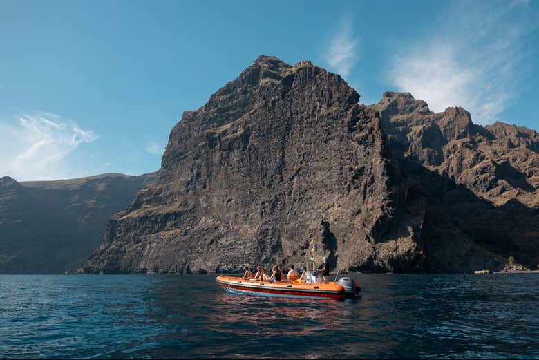Paseo en barco por Los Gigantes y Punta de Teno en grupo reducido