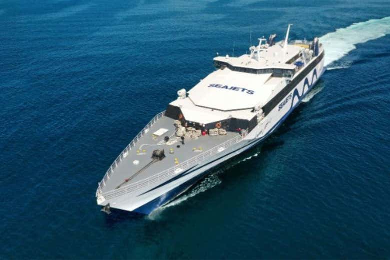 Ferry entre Atenas y Paros