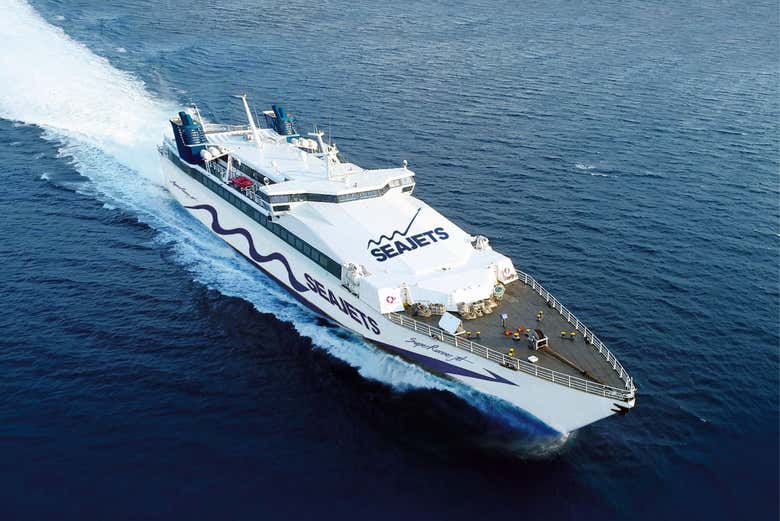 Ferry entre Santorini y Paros