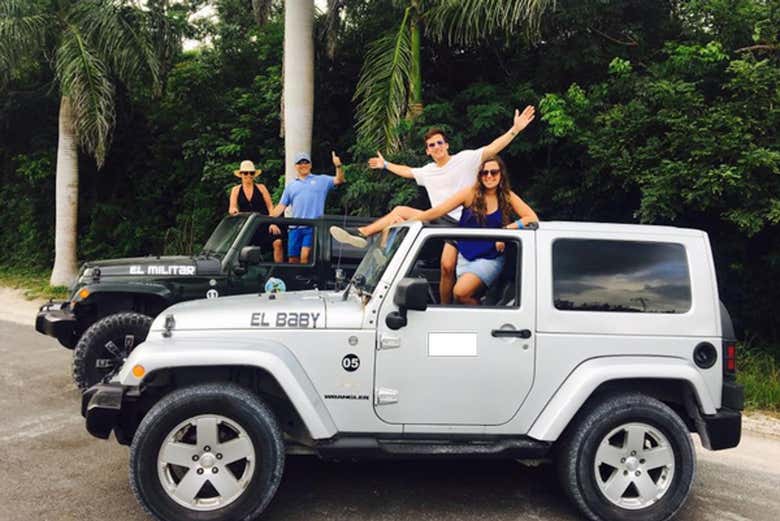 Tour en jeep por Cozumel + Caverna de Jade y cenote