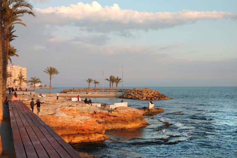 Paseo en barco al atardecer