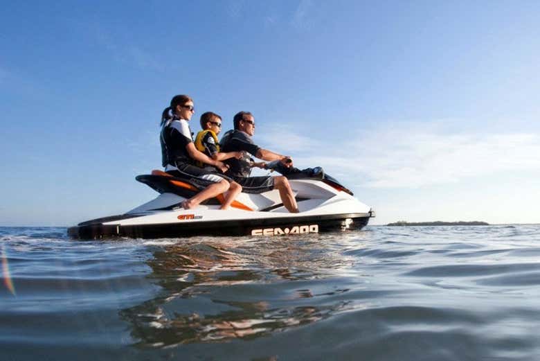 Tour en moto de agua por Ibiza