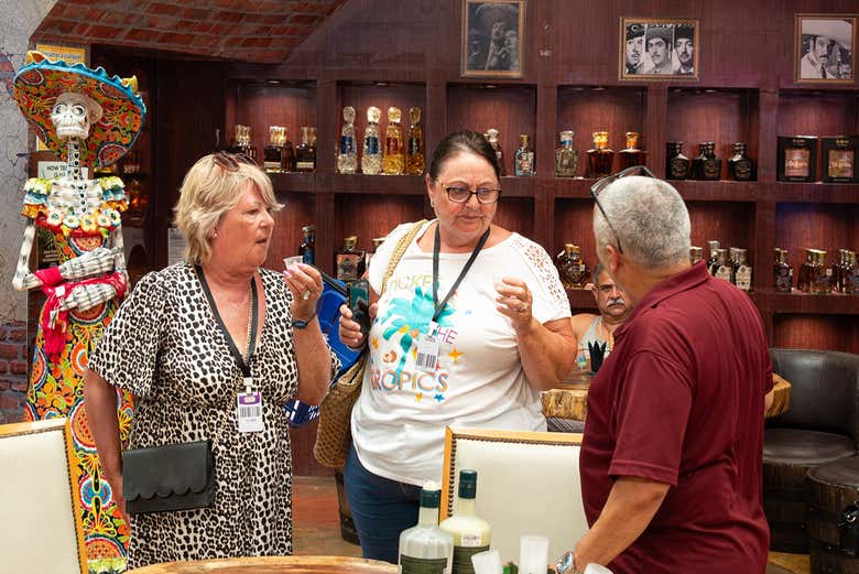 Tour de compras con degustación de tequila y tacos