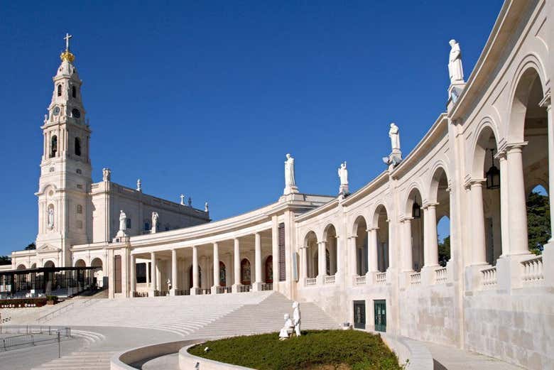 Excursión a Fátima, Óbidos, Nazaré y el Monasterio de Batalha en grupo reducido de hasta 8 personas