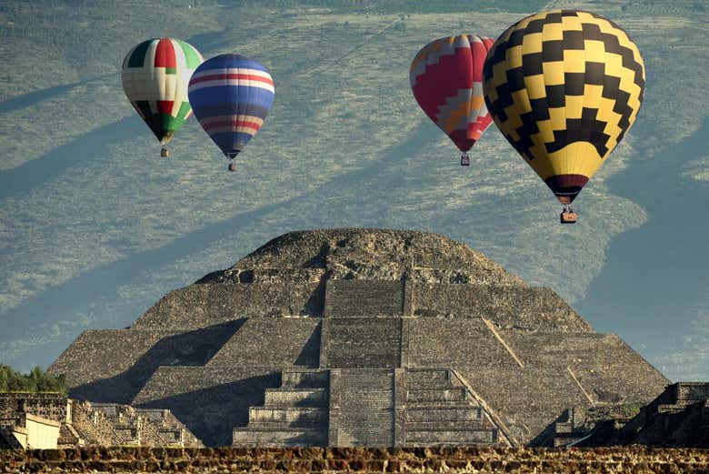 Paseo privado en globo sobre Teotihuacán