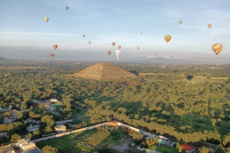 Paseo privado en globo sobre Teotihuacán