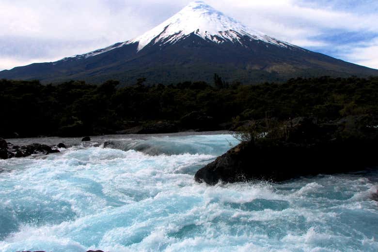 Excursión a los Saltos de Petrohué y volcán Osorno