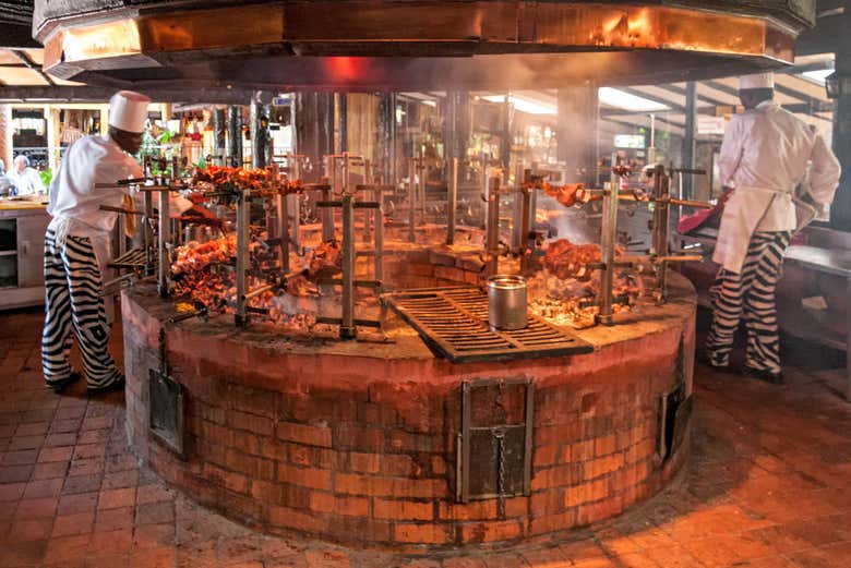 Cena en el restaurante The Carnivore