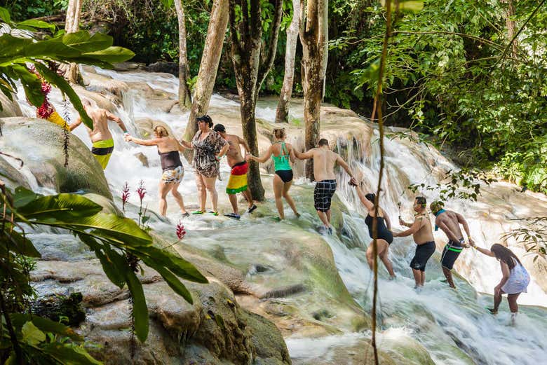 Excursión a las cascadas del río Dunn y el Agujero Azul