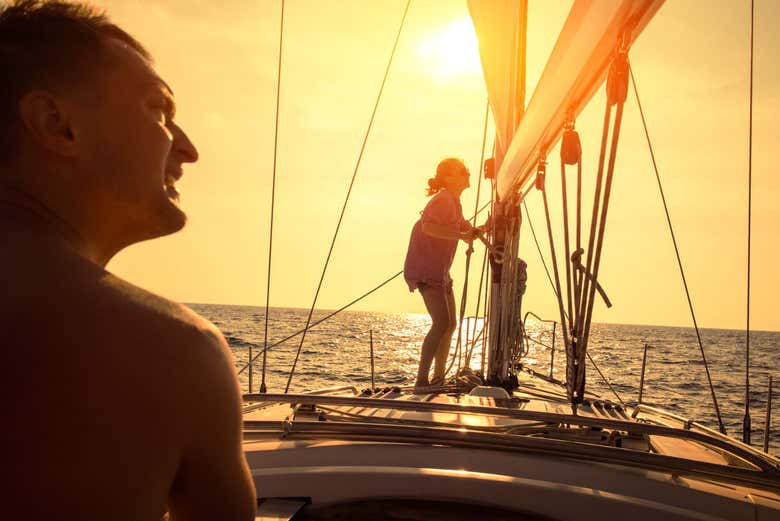 Paseo en velero al atardecer por Río