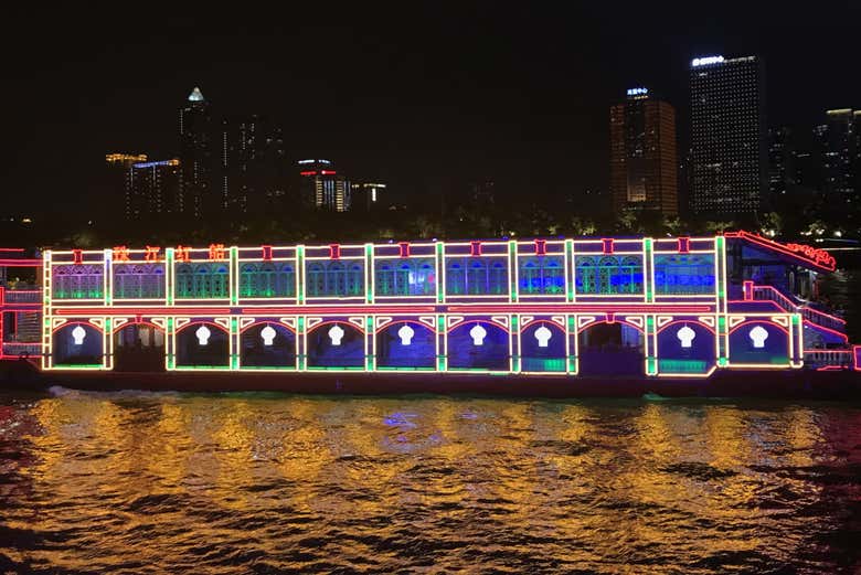Crucero nocturno por el río de las Perlas + Cena en el Revolving Restaurant