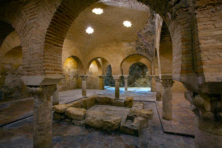 Tour por los Baños Árabes y el Palacio de Villardompardo