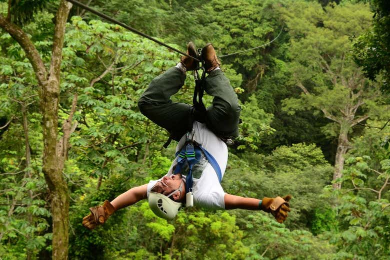 Tour de aventura en el bosque lluvioso