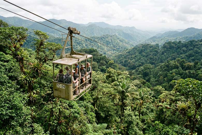Tour de aventura en el bosque lluvioso