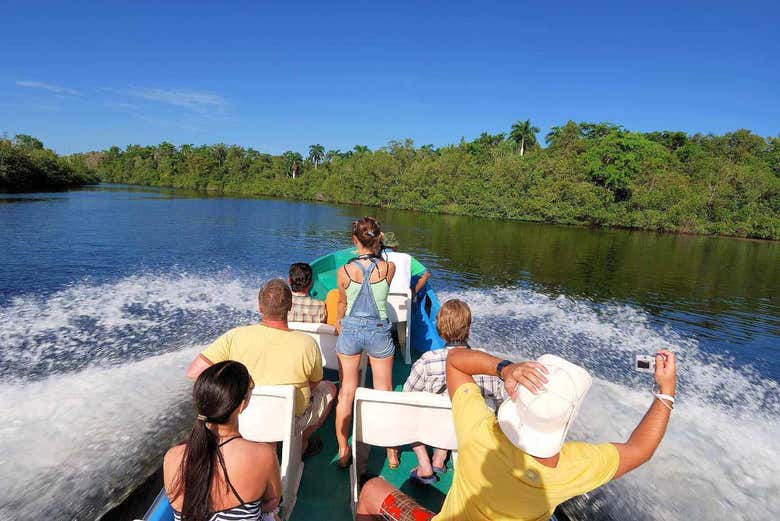 Tour de aventura por el río Hatiguanico y Guamá