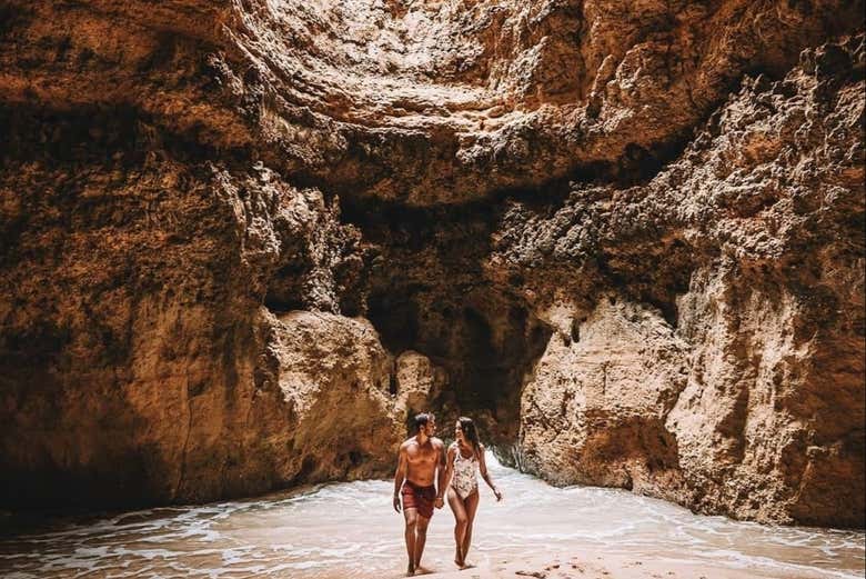 Tour en kayak por las cuevas de Armação de Pêra