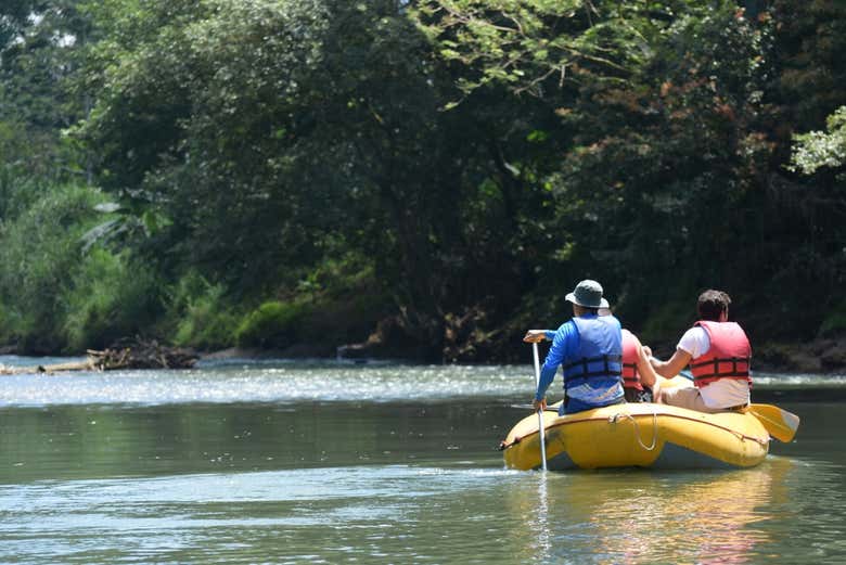 Paseo en balsa por el río Peñas Blancas