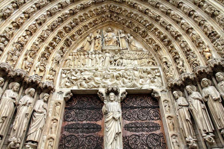 Tour por la isla de la Cité y el exterior de la catedral de Notre Dame
