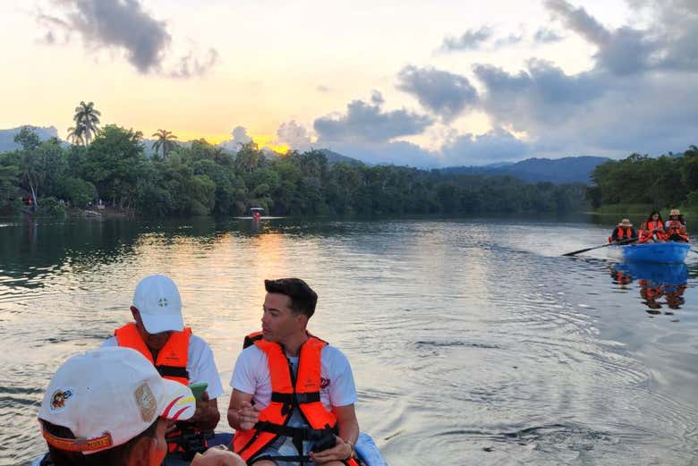 Paseo en barca por el río Toa + Visita a la playa de Maguana