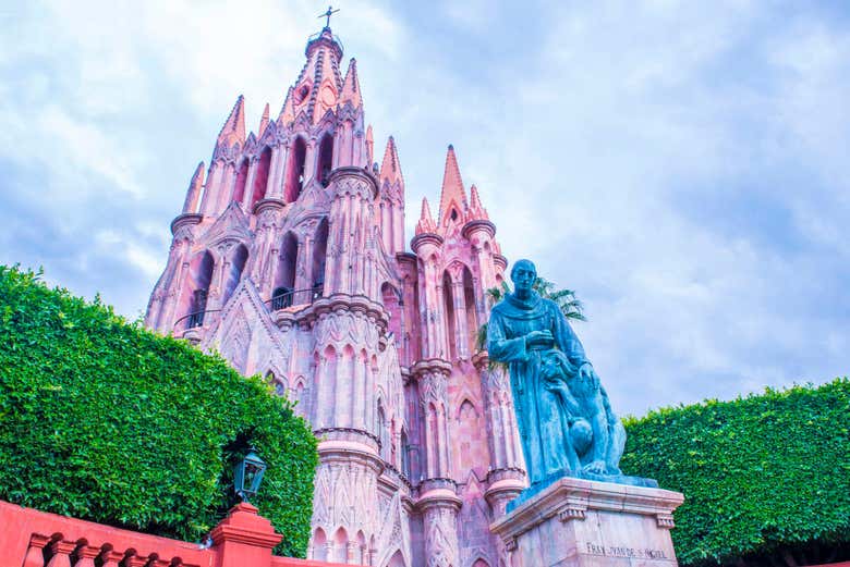 Excursión a San Miguel de Allende + Aguas termales