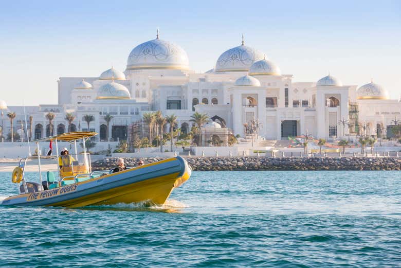 Paseo en barco por Abu Dhabi