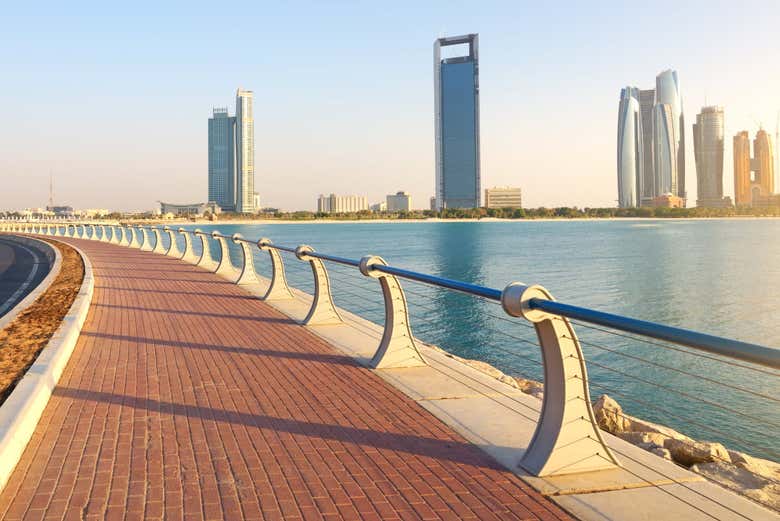 Paseo en barco por Abu Dhabi