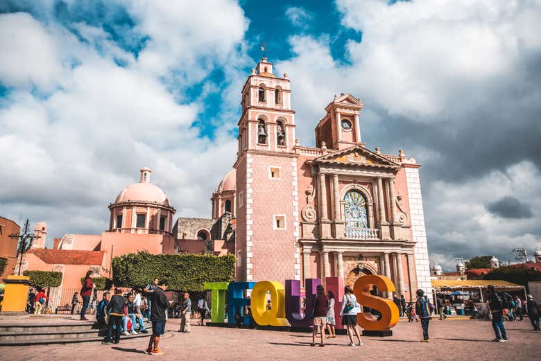 Excursión a Bernal y Tequisquiapan