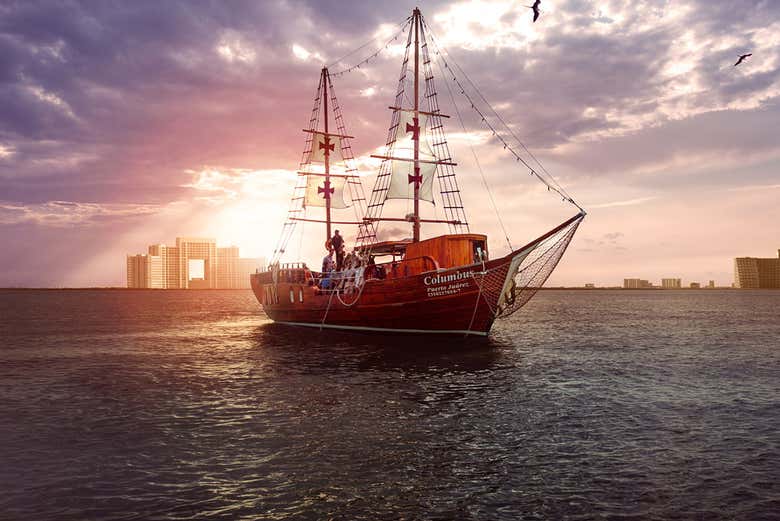 Crucero con cena en galeón al atardecer