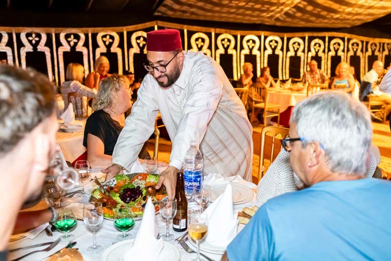 Cena y espectáculo de fantasía en Chems Ayour