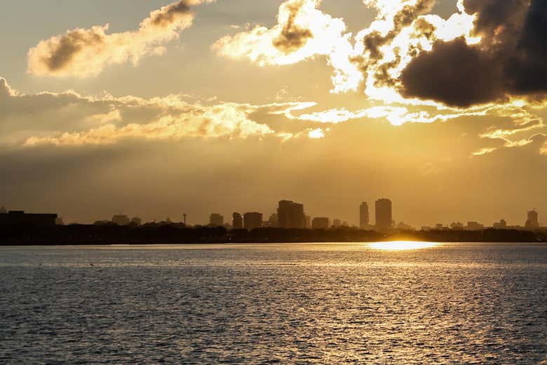 Paseo en barco al atardecer por el Río de la Plata