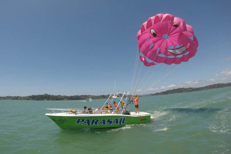 Parasailing en Bahía de las Islas