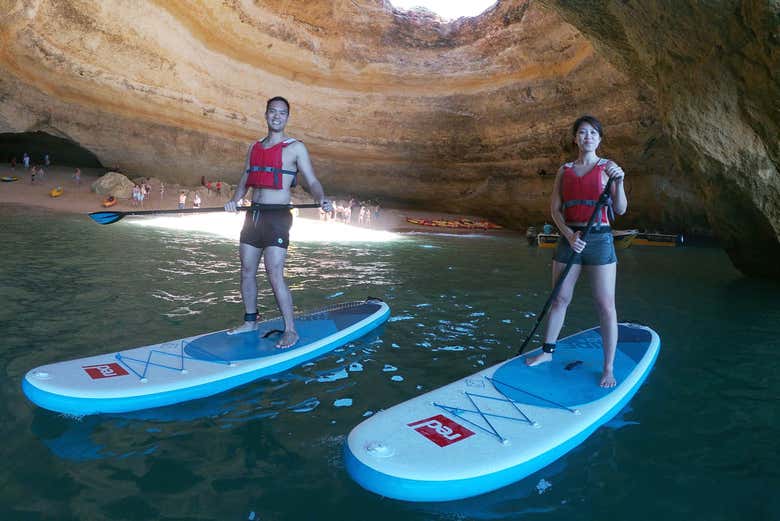 Paddle surf en las cuevas de Benagil