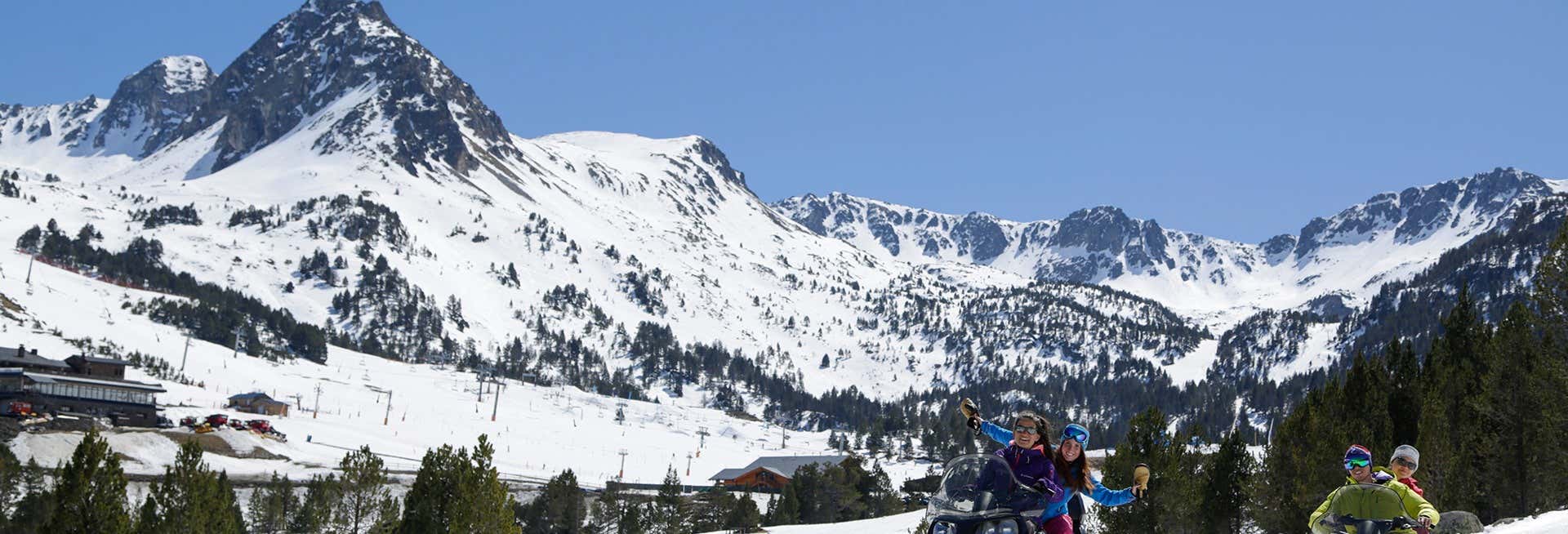Paseo en moto de nieve por Grandvalira