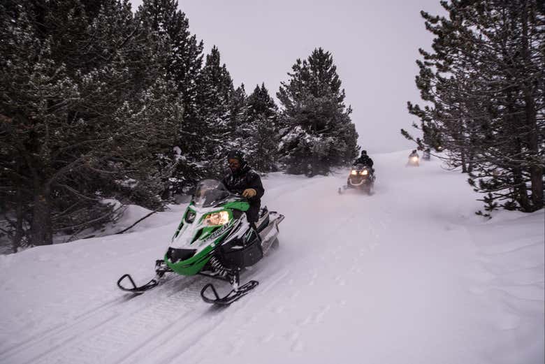 Paseo en moto de nieve por Grandvalira