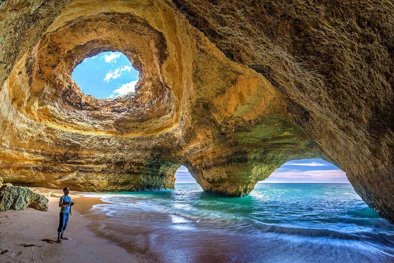 Paseo en lancha por las cuevas de Benagil
