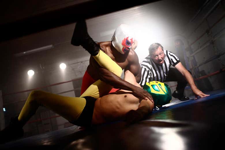 Lucha libre mexicana en la Arena México + Tacos y michelada