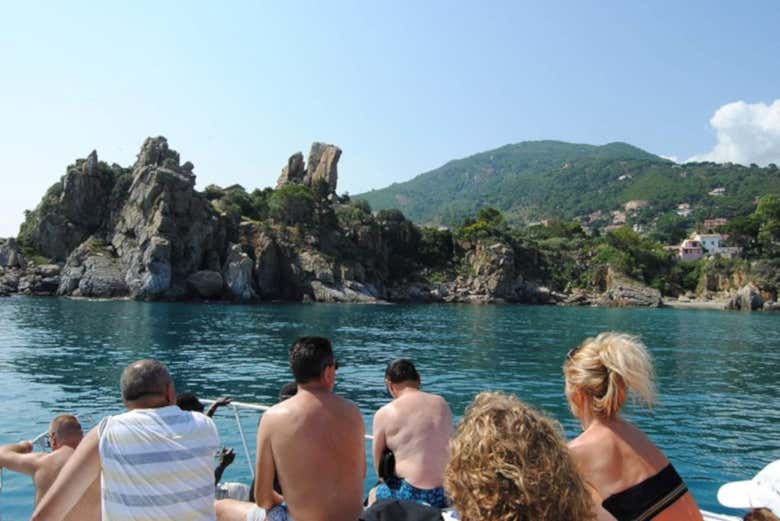 Paseo en barco por la costa de Cefalú