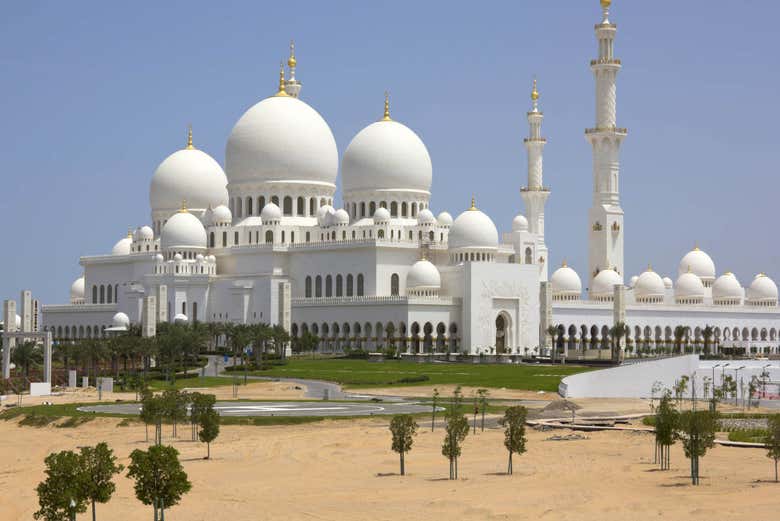¿Escala en Abu Dhabi? Tour privado desde el aeropuerto
