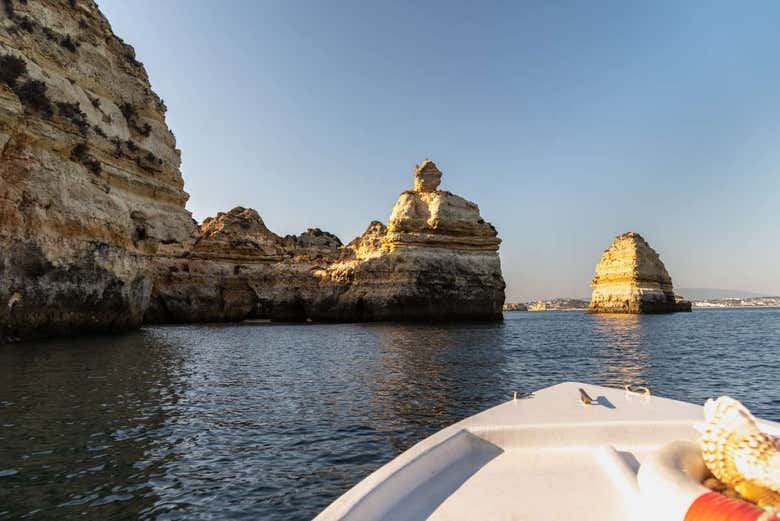 Paseo en barco por las cuevas de Ponta da Piedade con comida