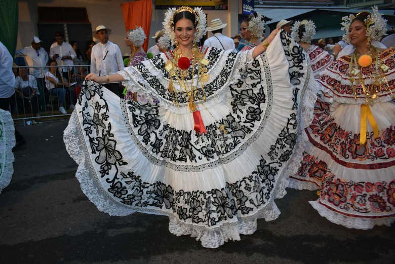 Cena con espectáculo folclórico en Ciudad de Panamá